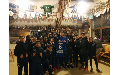 Signature d'Ilian Ounissi à l'ESTAC TROYES 