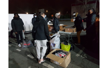 Une distribution de vêtements et jouets organisé par Sénart-Moissy